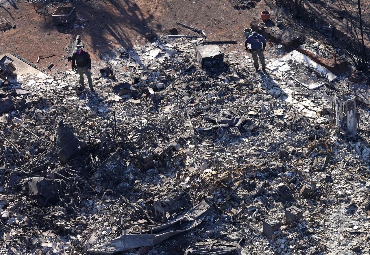 ทางการรัฐฮาวายคาดว่าจำนวนผู้เสียชีวิตอาจเพิ่มสูงขึ้น ขณะที่ทีมค้นหาเร่งค้นหาผู้ที่ยังสูญหายที่อาจเสียชีวิตอยู่ในอาคารบ้านเรือนที่ถูกไฟเผาวอด