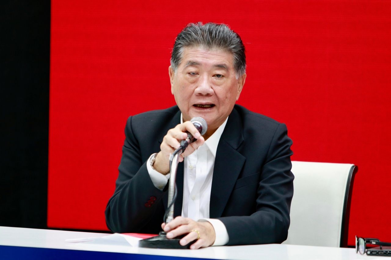 ภูมิธรรม เวชยชัย