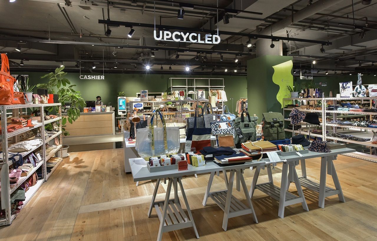 อีโคโทเปีย พื้นที่จำหน่ายสินค้ารักษ์โลกของสยามพิวรรธน์ ที่เริ่มต้นมาตั้งแต่ปี 2560 จนถึงปัจจุบันได้การตอบรับที่ดีจากลูกค้าหลายกลุ่มโดยเฉพาะ Gen Z และมียอดขายเติบโตขึ้นทุกปี