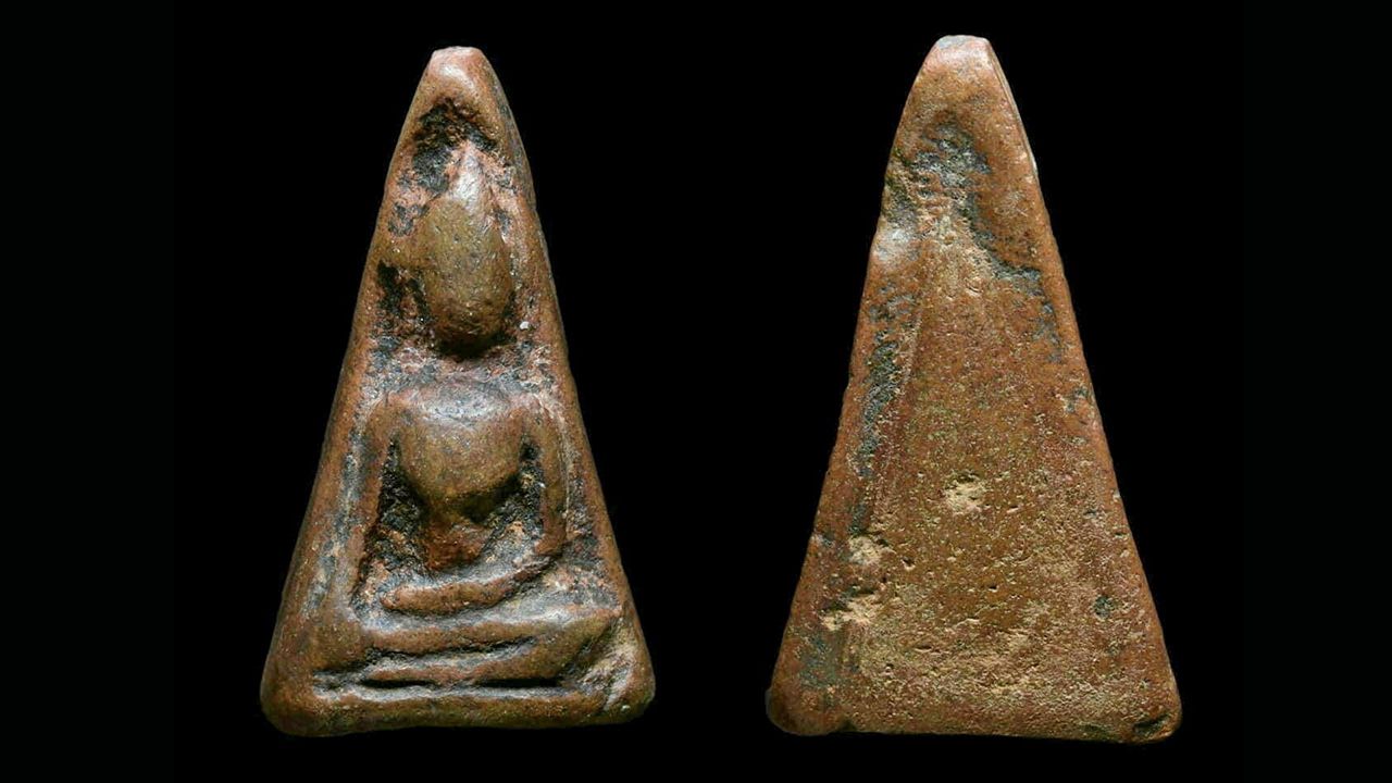 พระผงสุพรรณ พิมพ์หน้าหนุ่ม กรุวัดพระศรีรัตนมหาธาตุ ของพรรค คูวิบูลย์ศิลป์.