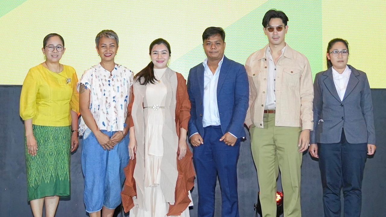 โชว์หัตถกรรม นฤดี ภู่รัตนรักษ์ แถลงข่าวการจัด “Crafts Bangkok 2023 Creative Innovative Green” งานแสดงศิลปหัตถกรรมในแบบร่วมสมัย โดยมี ญาณิดา ปานเกษม, สุพรรณรัตน์ อนุเขตร์ และ เปรมณัช สุวรรณานนท์ มาร่วมงานด้วย ที่โรงแรมโซ แบงค็อก วันก่อน.