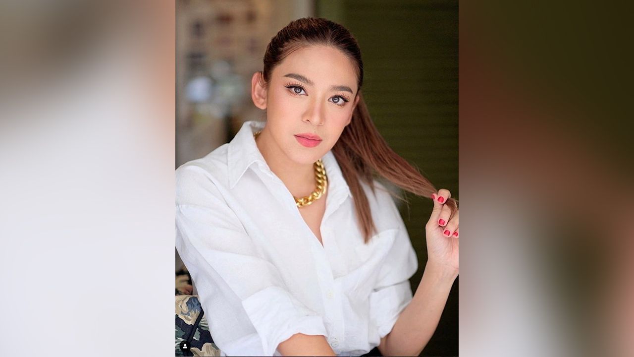 ถือเป็นข่าวดีรับปีใหม่ก็ว่าได้ เมื่อ น้ำหวาน–พิมรา มาอัปเดตดราม่าในครอบครัวว่า อดีตแฟน กวาง เอบีนอร์มอล กับ แม่พลอย กอดคอเคลียร์ใจกันที่เวียดนามแล้วจ้า.