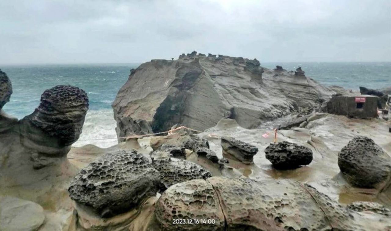 โขดหินงวงช้าง สถานที่ท่องเที่ยวยอดนิยมของไต้หวัน พังถล่มแล้วเมื่อวันเสาร์ที่ 16 ธันวาคม 2566