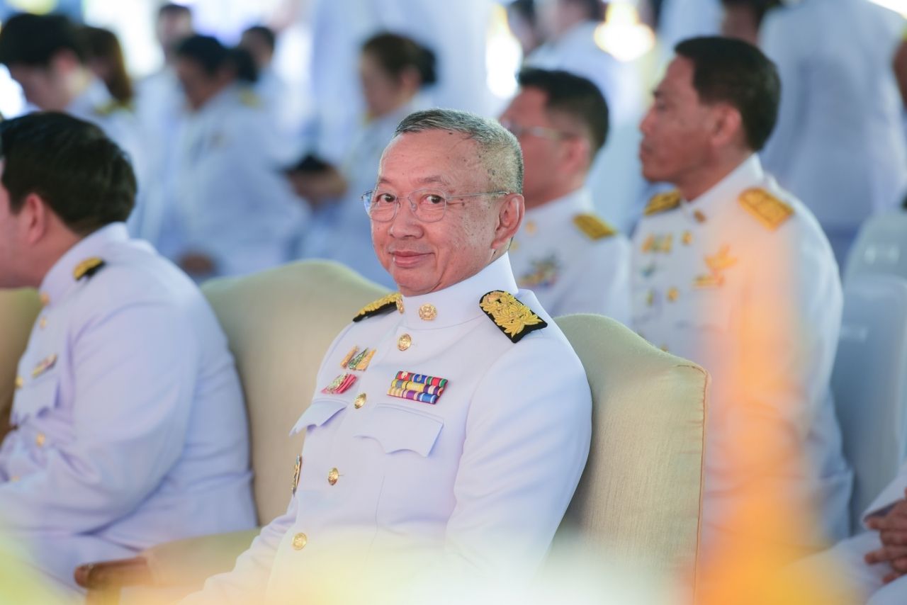 พล.ต.อ.เพิ่มพูน ชิดชอบ รัฐมนตรีว่าการกระทรวงศึกษาธิการ