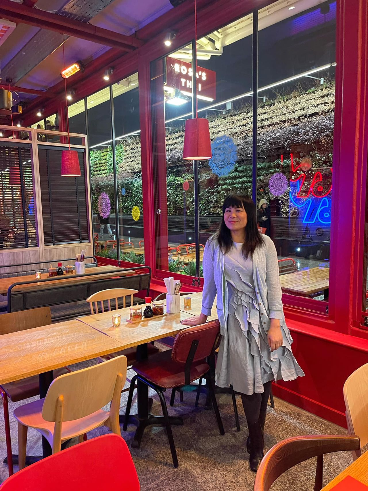 สายพิณ มอร์ ผู้ก่อตั้ง และหุ้นส่วนเจ้าของ ธุรกิจร้านอาหาร Rosa’s Thai เครือข่ายร้านอาหารไทยใหญ่ที่สุดแห่งหนึ่งในสหราชอาณาจักร