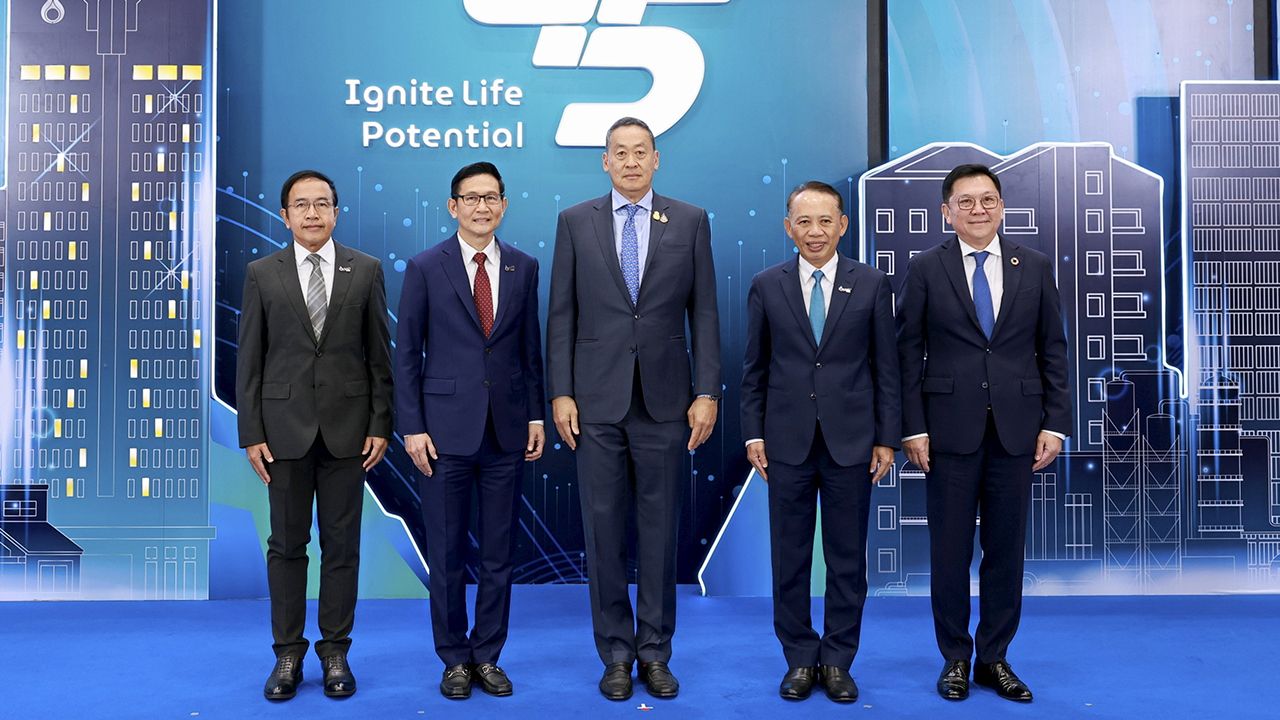 45 ขวบ - ปตท. เศรษฐา ทวีสิน นายกรัฐมนตรี เปิดงาน “PTT 45th Anniversary” Ignite Life Potential ในโอกาสครบรอบ 45 ปี ปตท. โดยมี ดร.ประเสริฐ สินสุขประเสริฐ, จตุพร บุรุษพัฒน์, อรรถพล ฤกษ์พิบูลย์ และ นพดล ปิ่นสุภา มาร่วมงานด้วย ที่ศูนย์การประชุมแห่งชาติสิริกิติ์ วันก่อน.
