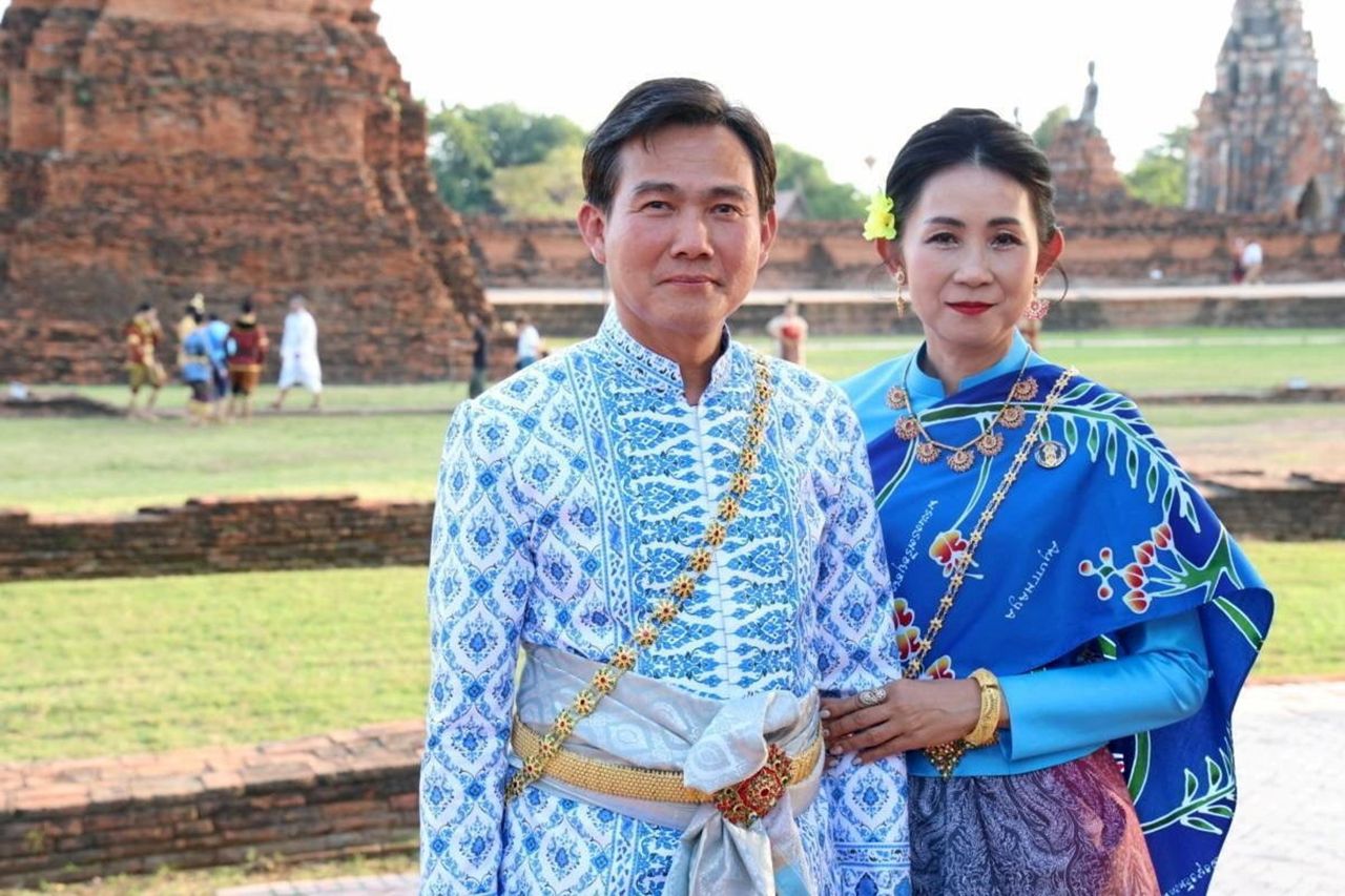 นายนิวัฒน์ รุ่งสาคร ผวจ.พระนครศรีอยุธยา และ นางวัชราภรณ์ รุ่งสาคร นายกเหล่ากาชาด.