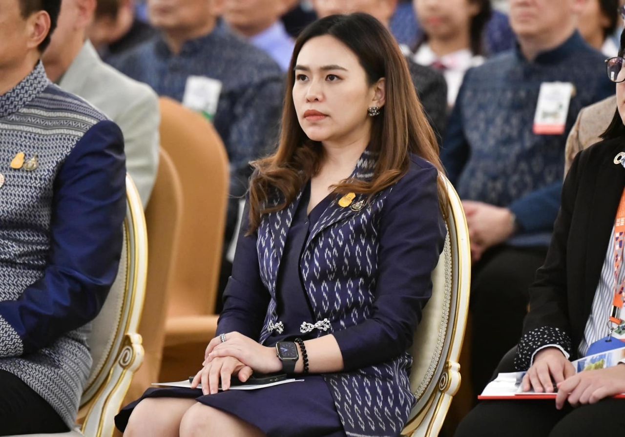 ไตรศุลี ไตรสรณกุล เลขานุการรัฐมนตรีว่าการกระทรวงมหาดไทย และโฆษกกระทรวงมหาดไทย