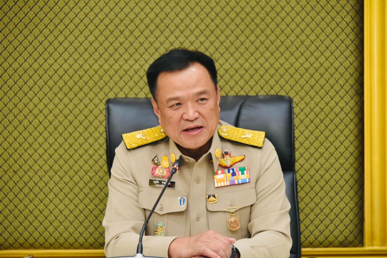 อนุทิน ชาญวีรกูล รองนายกรัฐมนตรีและรัฐมนตรีว่าการกระทรวงมหาดไทย