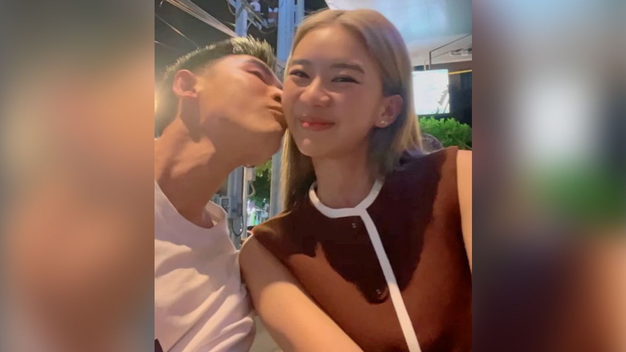 เป็นคู่ซี้ที่ทำรายการยูทูบด้วยกันมาได้ปีกว่าๆ แต่ว่าล่าสุด แพรวา-ณิชาภัทร์ และ พลัสเตอร์-พรพิพัฒน์ เกิดอะไรขึ้นไม่รู้ จู่ๆก็โพสต์คลิปต่างผลัดจุ๊บแก้มกันคนละที...เอ๊ะ หรือว่างานนี้จะมีผีผลัก!
