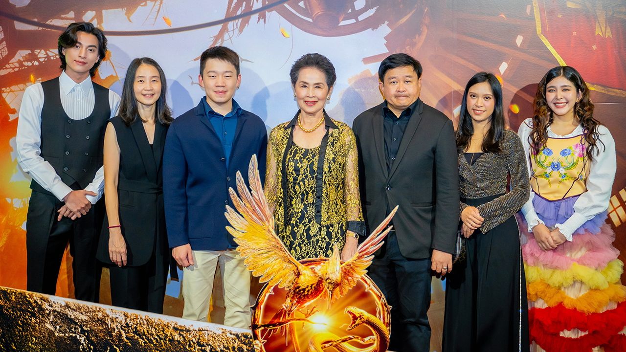 น่าตื่นเต้น - วิศรุต พูลวรลักษณ์ ผู้อำนวยการ บ.เมเจอร์ ซีนีเพล็กซ์ กรุ้ป, เตือนใจเตชะรัตนประเสริฐ รองประธานกรรมการ บ.สหมงคลฟิล์มฯ จัดฉายภาพยนตร์ “The Hunger Games: The Ballad of Songbirds & Snakes เดอะ ฮังเกอร์เกมส์ ปฐมบทเกมล่าเกม” รอบปฐมทัศน์ โดยมี กลัฟ–คณาวุฒิ ไตรพิพัฒน พงษ์ และ หนูนา–หนึ่งธิดา โสภณ มาร่วมงาน ณ ซีนีเพล็กซ์ รัชโยธิน วันก่อน.