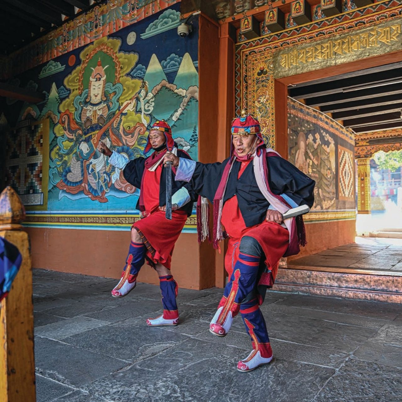 เทศกาล Punakha Dromche จัดขึ้นทุกวันที่ 16-18 ก.พ. ของทุกปี เพื่อจำลองเหตุการณ์การต่อสู้กับกองทัพทิเบตในช่วงศตวรรษที่ 17