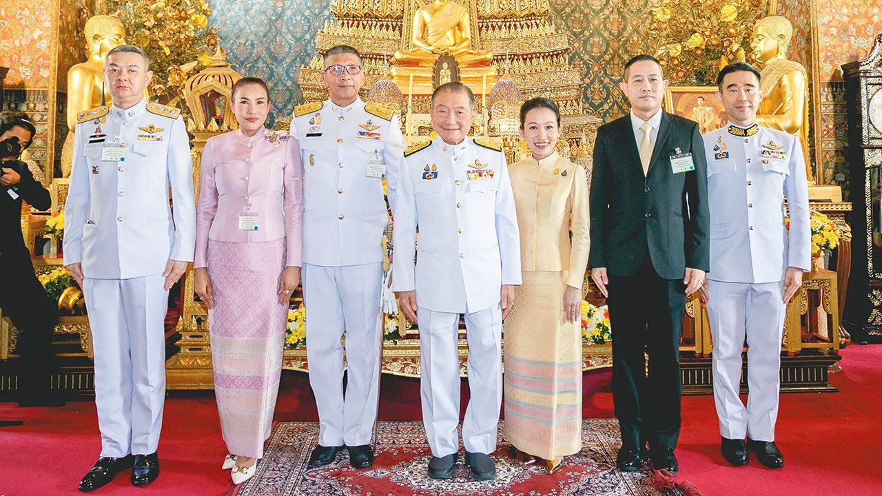 กฐินพระราชทาน เจริญ สิริวัฒนภักดี ประธานกรรมการกลุ่มบีเจซี บิ๊กซี เป็นประธานในพิธีถวายผ้าพระกฐินพระราชทาน ประจำปี 2566 โดยมี พล.ท.ธานี ฉุยฉาย, พล.ต.ต.ภานพ วรธนัชชากุล และ อัศวิน-ฐาปณี เตชะเจริญวิกุล มาร่วมในพิธีด้วย ที่วัดพิชยญาติการาม วันก่อน.