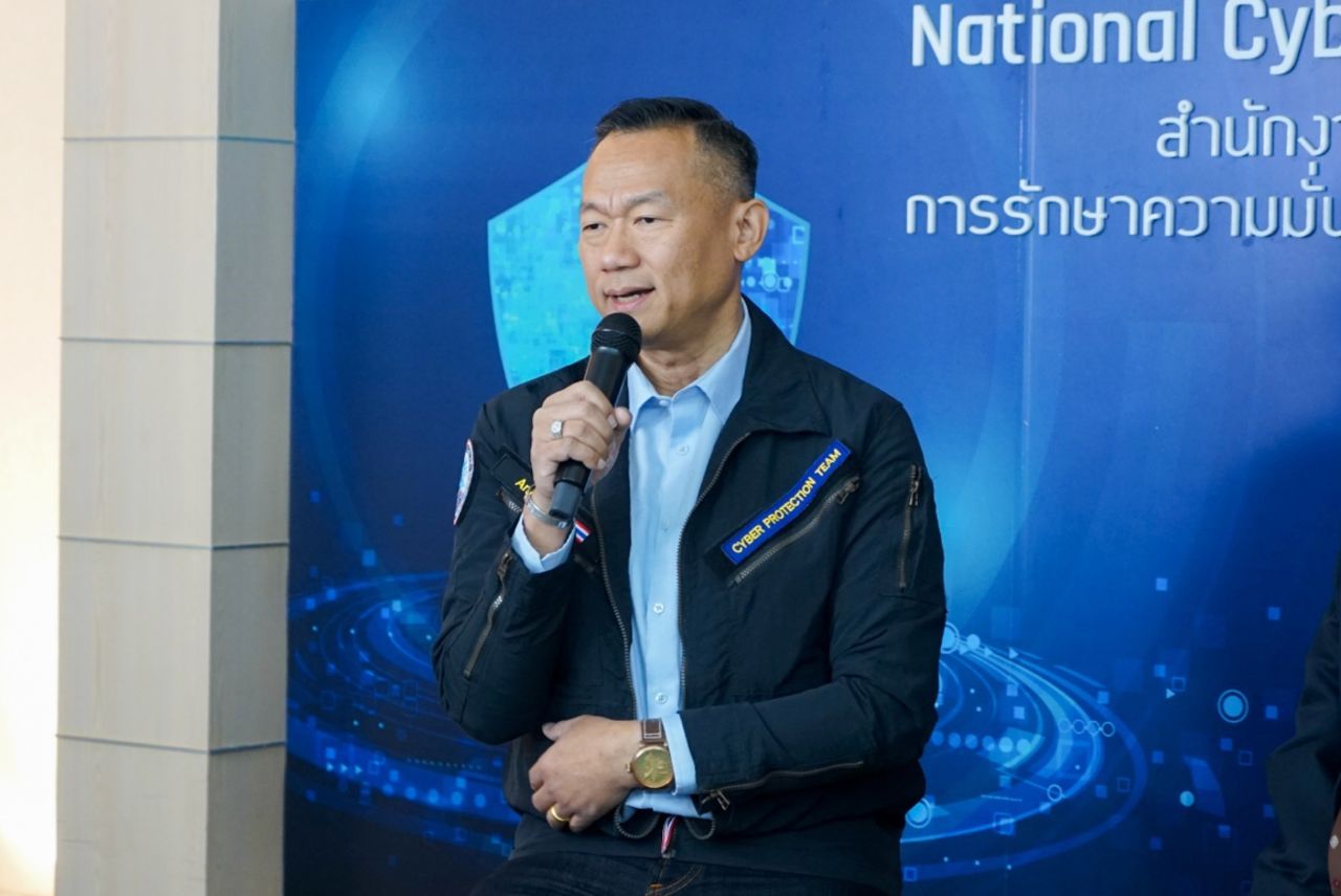 พลอากาศตรี อมร ชมเชย เลขาธิการคณะกรรมการการรักษาความมั่นคงปลอดภัยไซเบอร์แห่งชาติ (ลธ.กมช.) 