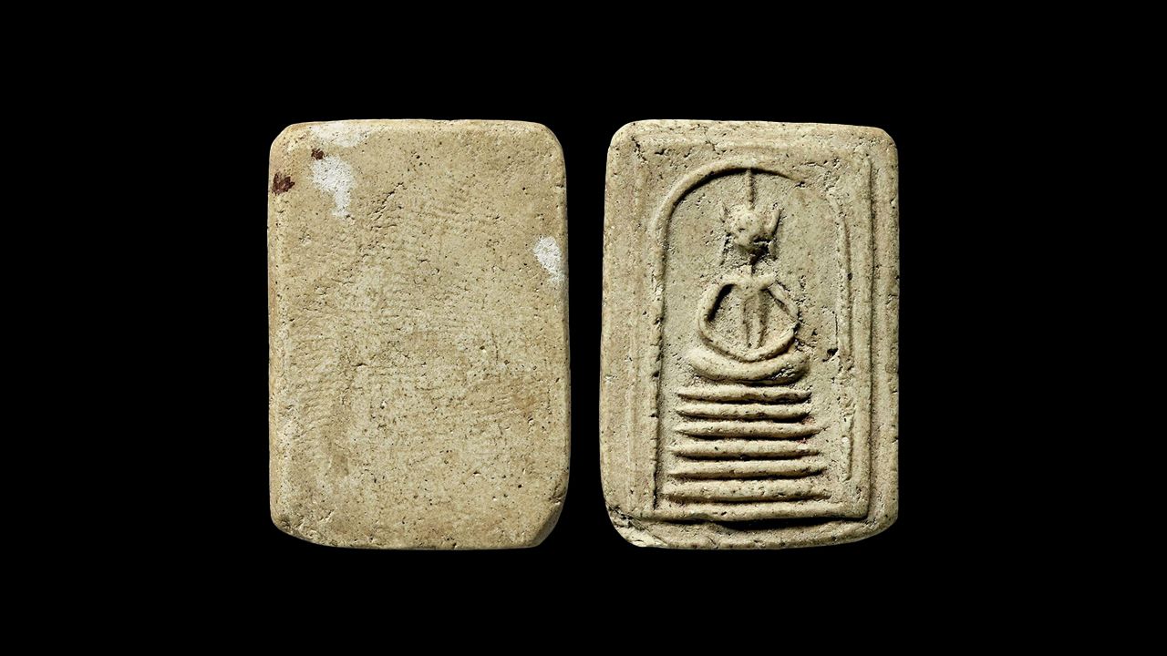 พระสมเด็จเกศไชโย พิมพ์ ๖ ชั้น อกตัน วัดไชโยวรวิหาร ของ พรรค คูวิบูลย์ศิลป์.