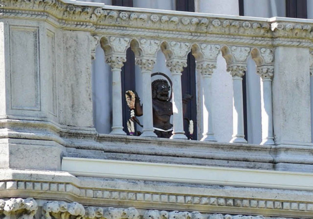 องค์นรสิงห์จำลอง ที่อยู่บนตึกไทยคู่ฟ้า สมัยรัฐบาล พล.อ.ประยุทธ์ จันทร์โอชา