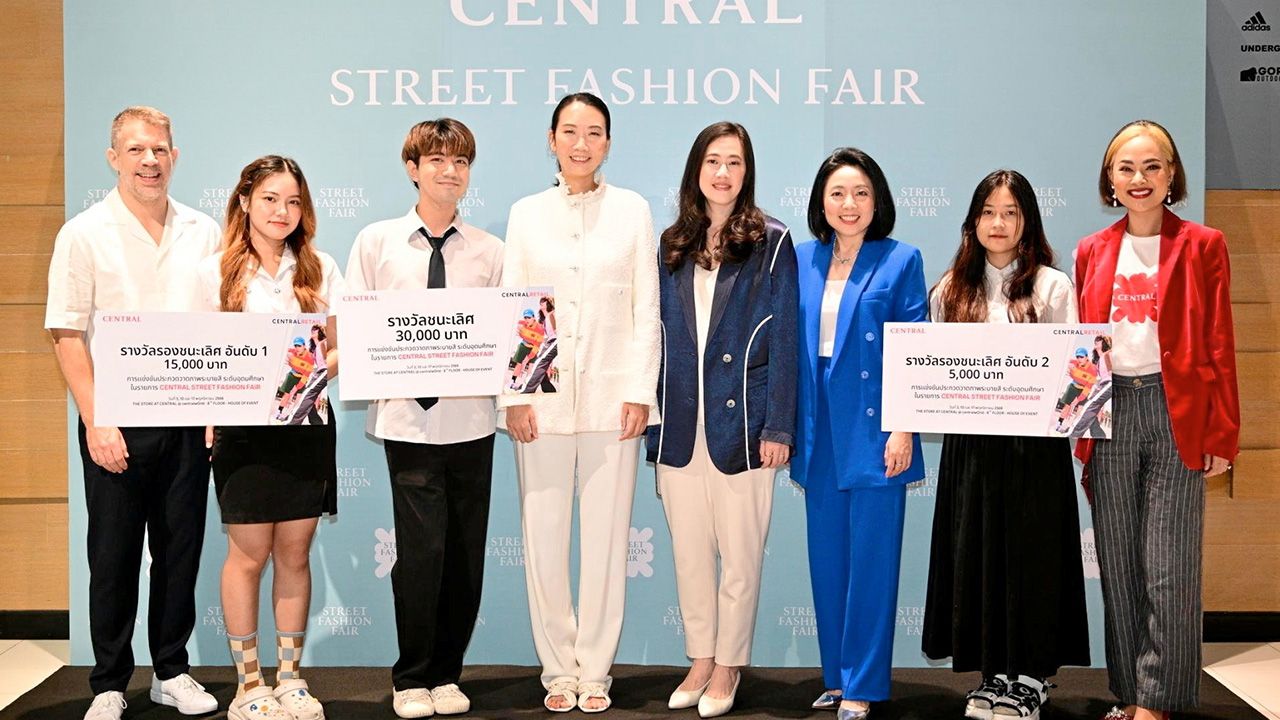 สตรีทอาร์ต - ธาพิดา นรพัลลภ และ รวิศรา จิราธิวัฒน์ มอบรางวัลในกิจกรรม “Central × University Street Fashion Fair Painting Contest 2023” ให้ผู้ชนะการประกวดสร้างสรรค์ผลงานสตรีทอาร์ต โดยมี ศิริพร ลิจุติภูมิ, สเตฟาน จูเบิร์ท และ ตรีรนันท์ ลีฬหาวงศ์ มาร่วมงานด้วย ที่เซ็นทรัลเวิลด์ วันก่อน.