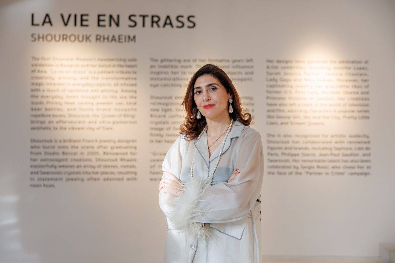 ชูรุก ไรห์เอม (Shourouk Rhaiem) ศิลปินและนักออกแบบเครื่องประดับชาวฝรั่งเศส เจ้าของนิทรรศการ ‘La Vie en Strass’