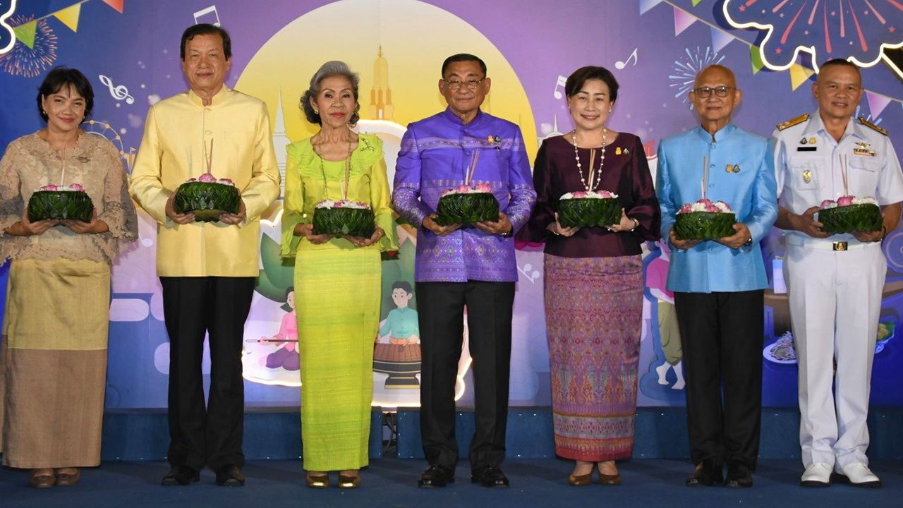 สายน้ำ เสริมศักดิ์ พงษ์พานิช รมว.วัฒนธรรม แถลงข่าวการจัดงาน “Bangkok River Festival 2023” ระหว่าง 25-27 พ.ย. โดยมี ศ.ดร.อภินันท์ โปษยานนท์, สุรพล เศวตเศรนี, ยุพา ทวีวัฒนะกิจบวร และ พล.ร.ท.พาสุกรี วิลัยรักษ์ มาร่วมแถลงด้วย ที่วัดพระเชตุพน วันก่อน.