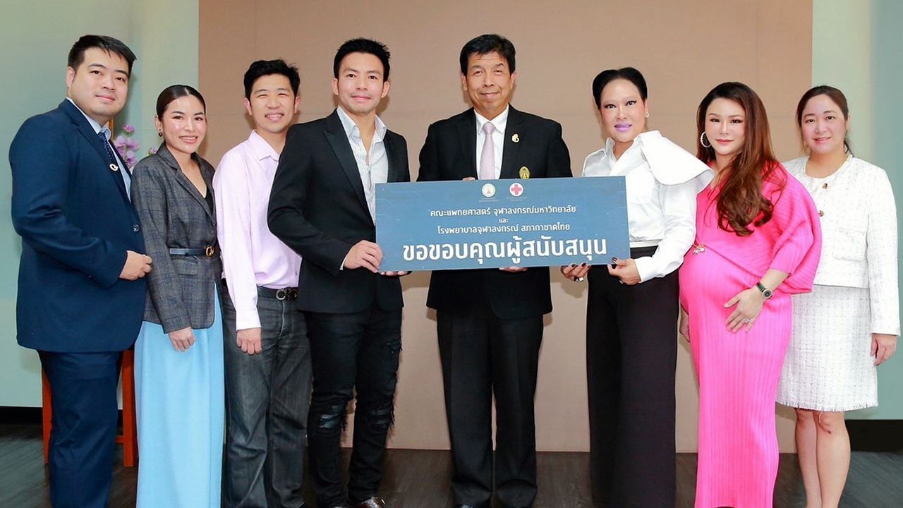 สนับสนุน อมรสิริ บุญญสิทธิ์ มอบเงินจำนวน 100,000 บาท จากการจัดงาน “The Thailanders Best Medical Skin and Wellness 2023” ให้ รศ.นพ.ฉันชาย สิทธิพันธุ์ เพื่อสนับสนุนมูลนิธิคณะแพทยศาสตร์ โดยมี นพ.ณัฐพล วงศ์เกียรติขจร มาร่วมในพิธีด้วย ที่คณะแพทยศาสตร์ จุฬา วันก่อน.