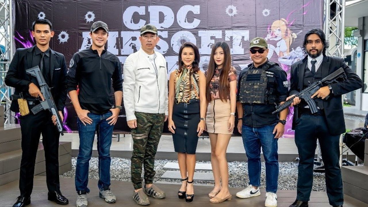 สนุกมาก ศุภานวิต เอี่ยมสกุลรัตน์ และ สุวิชา กลินทะ เปิดงาน “CDC AIRSOFT EXPO #5” สนามแอร์ซอฟต์กันให้ทดลองยิงกับปืนจากหลายค่าย พร้อมสินค้ามากมาย โดยมี ดนัย สมุทรโคจร, ชายทัด จุลกลพ และ เปมิกา ภัทรกรกิจสกุล มาร่วมงานด้วย ที่คริสตัล ดีไซน์ เซ็นเตอร์ วันก่อน.