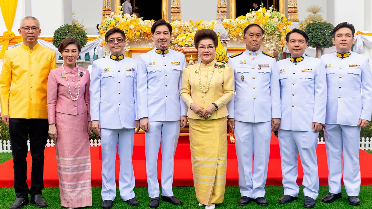 กฐินพระราชทาน เสาวณีย์ อักษรานุวัตร เป็นประธานในพิธีถวายผ้าพระกฐินพระราชทาน ประจำปี 2566 โดยมี พล.อ.สมโภชน์ วังแก้ว, พล.อ.สาธิต สิงห์สมบุญ, ธารธร อักษรานุวัตร, พงศธร อักษรานุวัตร และ อภิรดี ชินวัฒนโชติ มาร่วมในพิธีด้วย ที่วัดเทวราชกุญชรวรวิหาร วันก่อน.