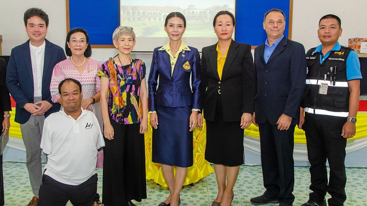 ฝึกอาชีพ สุพัตรา เหลืองประเสริฐ และ จตุพร กนกวุฒิพงศ์ จัดโครงการ Open House เพื่อรองรับเยาวชนพ้นมาตรการของสถานพินิจให้มีอาชีพและอนาคตไม่เป็นภาระของครอบครัวโดยมี สปาย ภาสกรณ์ และ เดือนเต็ม สาลิตุล มาร่วมงานด้วย ที่ศูนย์ฝึกบ้านบึง จ.ชลบุรี วันก่อน.