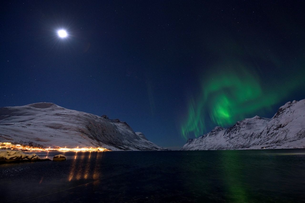 การปะทุของดวงอาทิตย์ ทำให้เกิดแสงเหนือ-แสงใต้ หรือออโรรา ในขั้วโลก