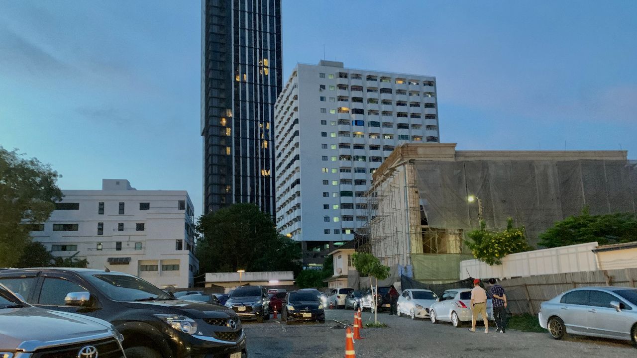 พื้นที่จอดรถตลาดกรีนวินเทจ รัชโยธิน