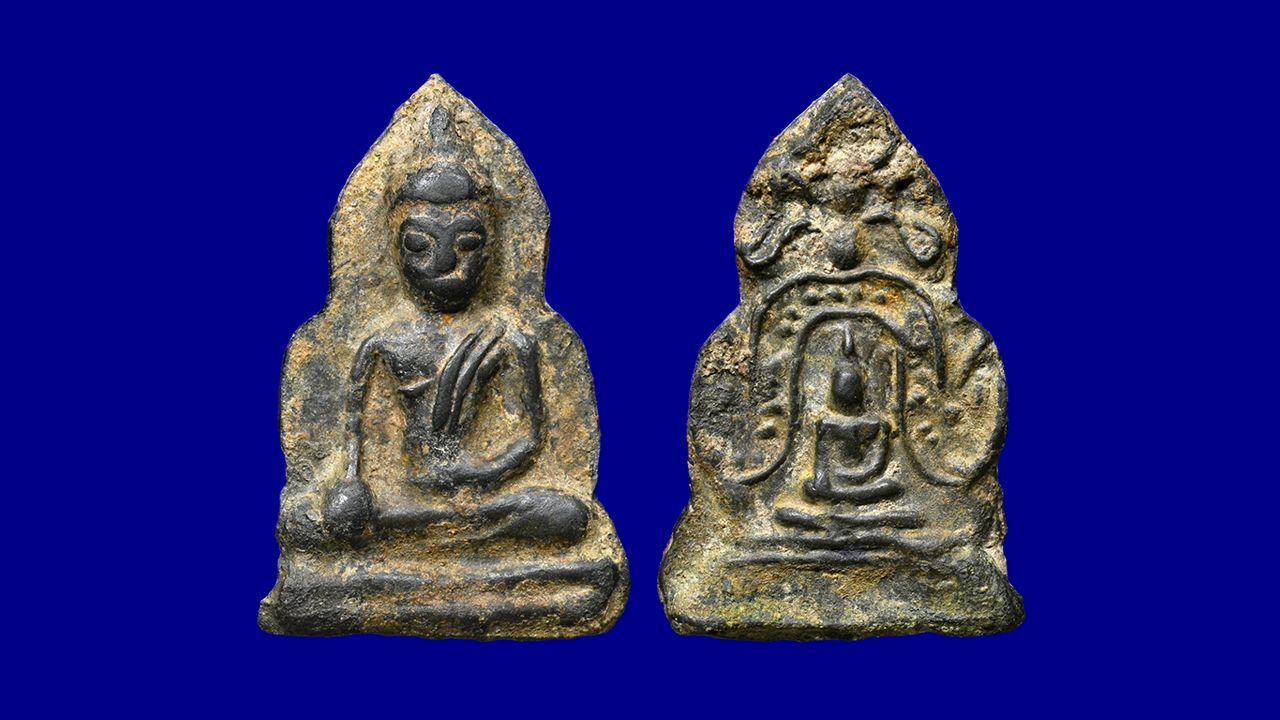 พระมเหศวรเดี่ยว หลังซุ้มระฆัง วัดพระศรีรัตนมหาธาตุ ของ “เฮียใหญ่ อู่ทอง”.