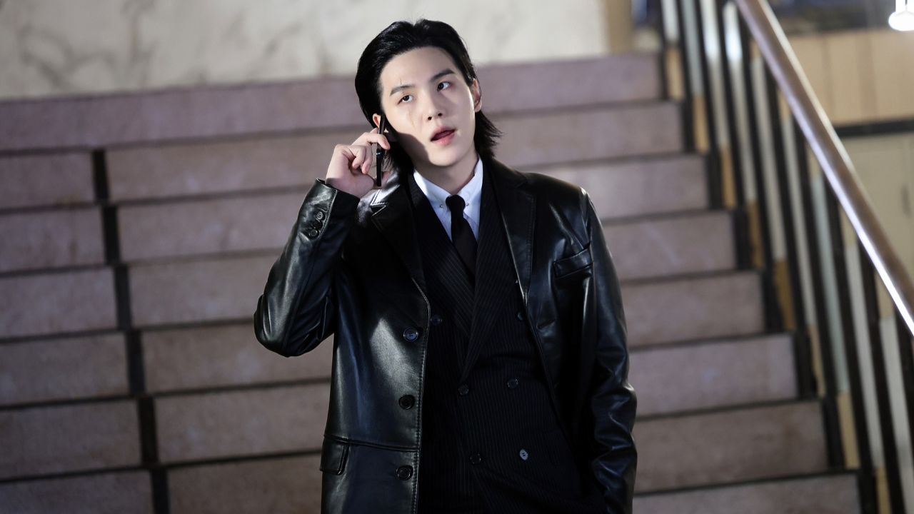 SUGA (ชูก้า) วง BTS เคยเดินทางมาถ่ายทำ MV เพลง Haegeum ที่บริเวณเวิ้งนาครเขษม และย่านสุขุมวิท กรุงเทพฯ