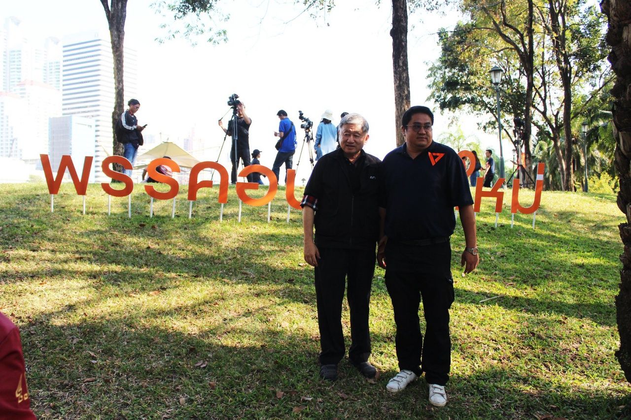 นายนิกม์ แสงศิรินาวิน กับ พล.ต.ท.นพ.สิทธิเดช แสงศิรินาวิน หรือ “หมอโส่ย” บิดา