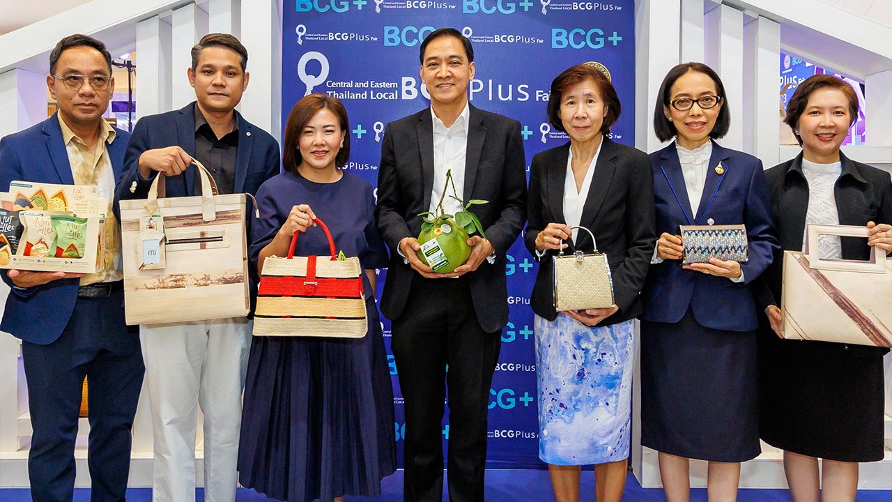 ช่วยเอสเอ็มอี กีรติ รัชโน ปลัดกระทรวงพาณิชย์ เปิดงาน “Central and Eastern Thailand Local BCG Plus Fair 2023” เพื่อสร้างโอกาสทางการตลาดและรายได้ให้ผู้ประกอบการเอสเอ็มอี โดยมี ขวัญแก้ว สิริจินดา, วรรณภรณ์ เกตุทัต มาร่วมงานด้วย ที่เซ็นทรัล บางนา วันก่อน.