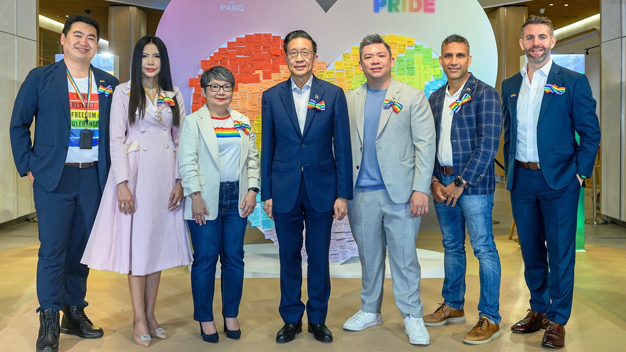 เท่าเทียม  -  กมลนัย ชัยเฉนียน จัดงาน “Colors of Pride” เพื่อฉลองเทศกาลไพรด์สนับสนุนการยอมรับความหลากหลายทางเพศและสิทธิความเท่าเทียมในสังคม โดยมี วิยะดา ศรีนาคนันทน์ และ ณัฏฐณิชา วรวรรณเศรษฐ์ มาร่วมงานด้วย ที่ศูนย์การประชุมแห่งชาติสิริกิติ์ วันก่อน.