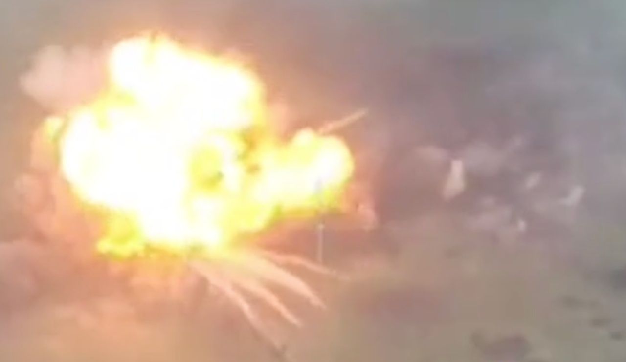 รัสเซียหันมาใช้แท็กติกใหม่ ส่งรถถังพลีชีพบรรทุกระเบิด เพื่อพยายามสังหารทหารยูเครนในแนวหน้า