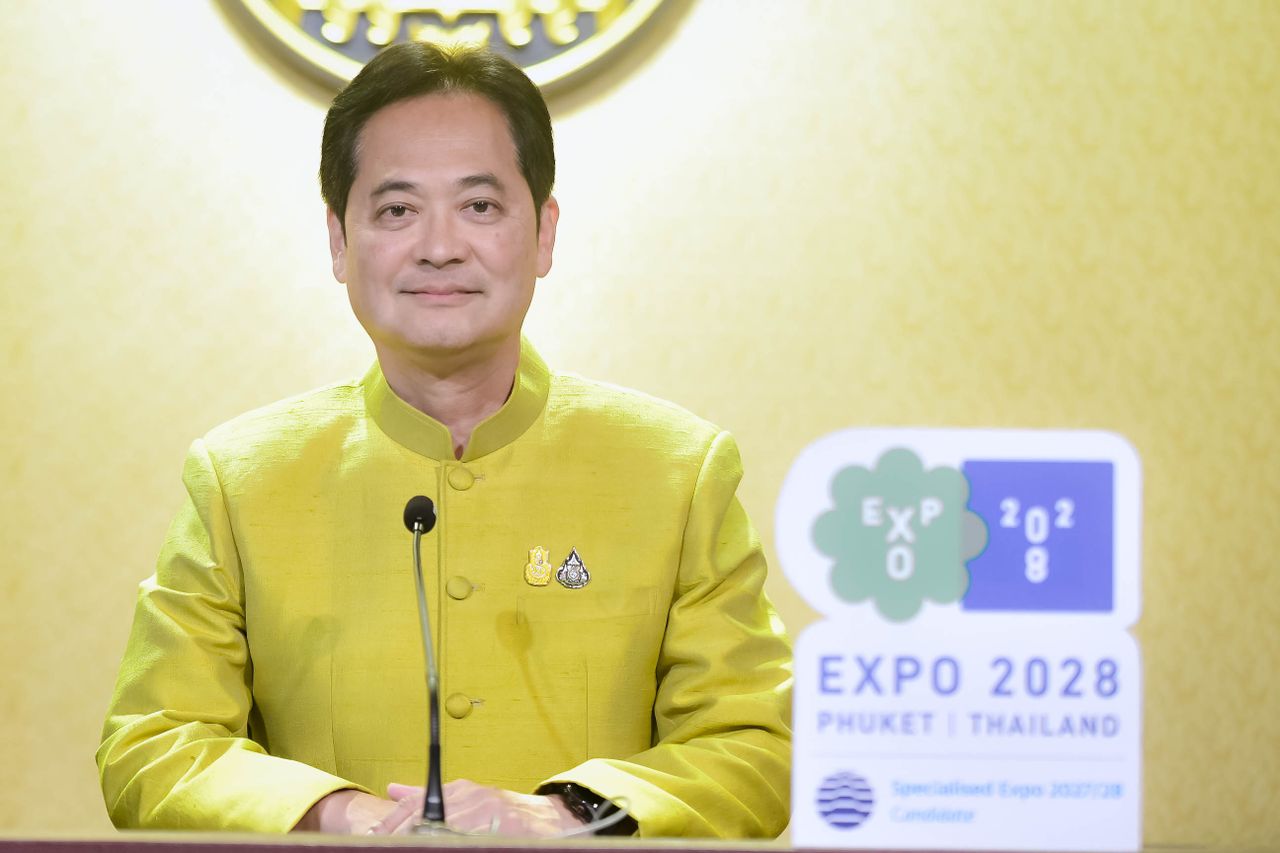 นายอนุชา บูรพชัยศรี รองเลขาธิการนายกรัฐมนตรีฝ่ายการเมือง ปฏิบัติหน้าที่โฆษกประจำสำนักนายกรัฐมนตรี 