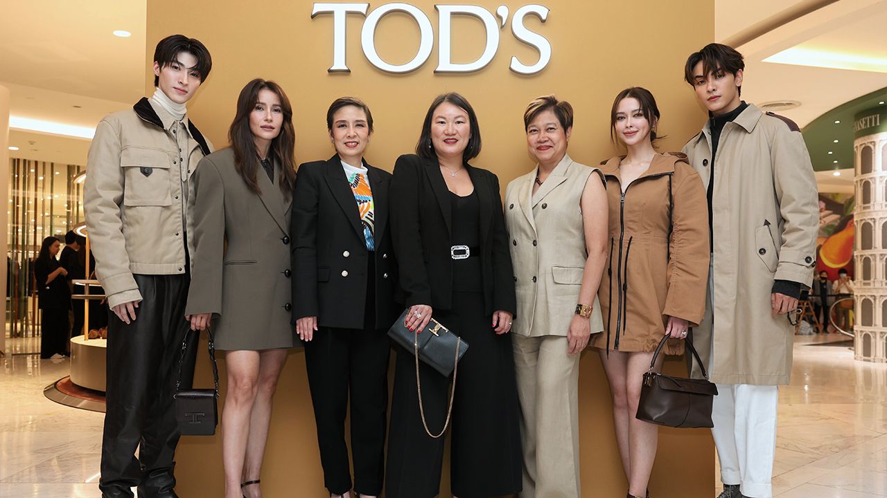 ฝีมืออิตาเลียน  -  เอสเทล ฮู–ไพรอท และ ภัทรมน วรรณพานิช จัดงานเปิด “TOD’S Pop-up Store” แบรนด์สินค้าเครื่องหนัง เพื่อแสดงถึงวัฒนธรรมและงานฝีมือของชาวอิตาเลียน โดยมี ไพพรรณ หลักแหลม, แอน ทองประสม และ ธัญชนก กู๊ด มาร่วมงานด้วย ที่ดิ เอ็มโพเรียม วันก่อน.