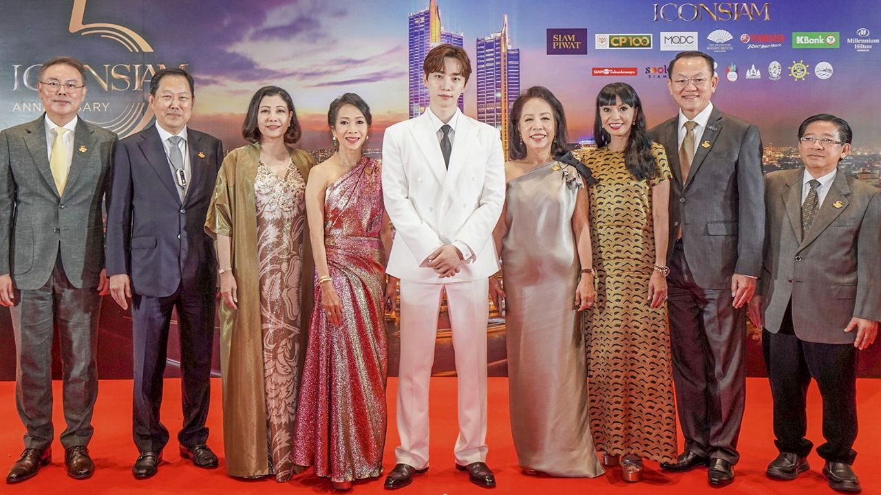 ชื่นมื่น พาสินี ลิ่มอติบูลย์ จัดงาน “ICONSIAM-The 5th Anniversary of The ICON Unrivaled” ในโอกาสครบ 5 ปี ไอคอนสยาม โดยมี พญ.พักตร์พิไล ทวีสิน, สุพจน์ ชัยวัฒน์ศิริกุล, เกตุวลี นภาศัพท์, ชฎาทิพ จูตระกูล, อำรุง สรรพสิทธิ์วงศ์, ปิยะวัฒน์ ฐิตะสัทธาวรกุล, คีรินทร์ ชูธรรมสถิตย์ และ อีจุนโฮ มาร่วมงานด้วย ที่ไอคอนสยาม วันก่อน.