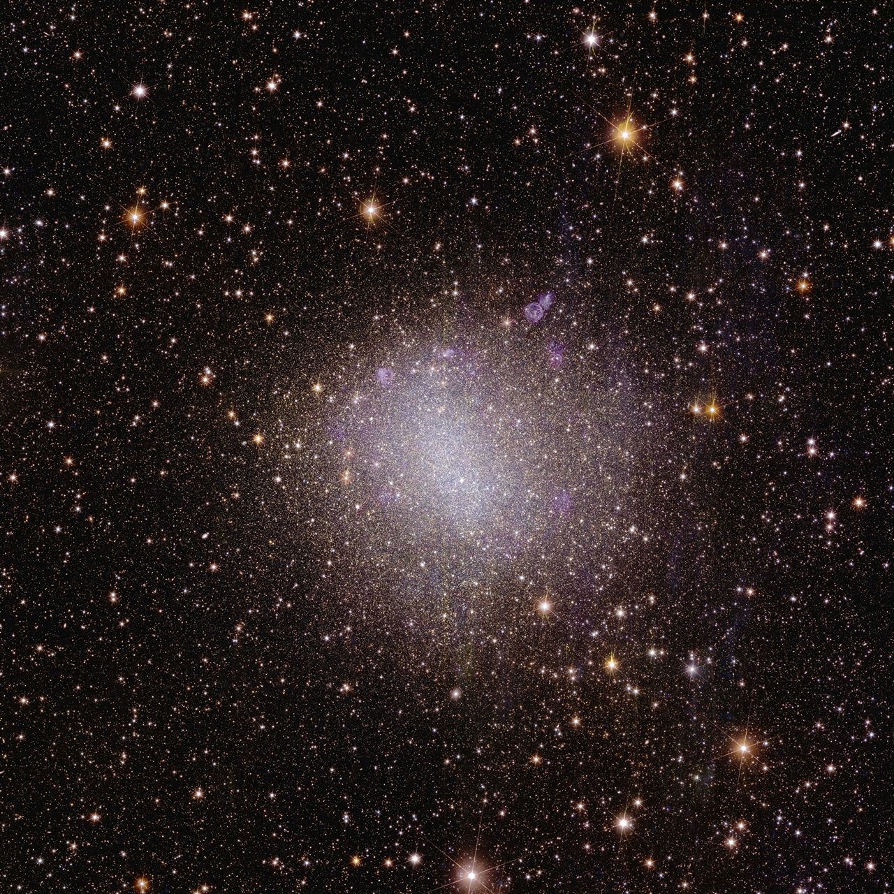 กาแล็กซี่ NGC 6822 เป็นหนึ่งในตัวอย่างของ กาแล็กซี่ที่มีรูปแบบผิดปกติ ไม่มีรูปร่างที่แน่นอน โดยกาแล็กซี่มากมายในช่วงเริ่มต้นของจักรวาลมีลักษณะคล้ายกับ NGC 6822 โดยมันอยู่ห่างจากโลกราว 1.6 ล้านปีแสง