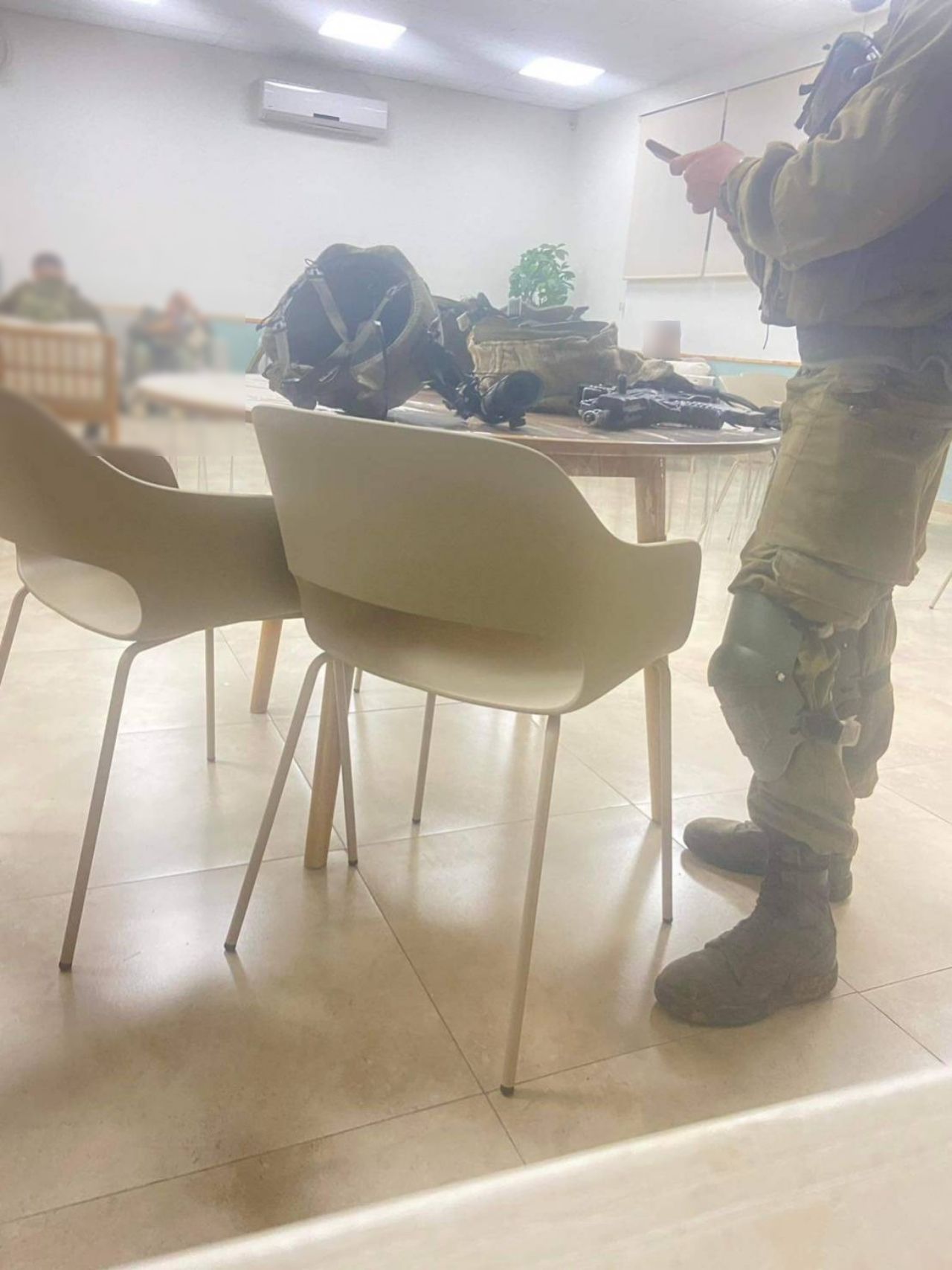 ภาพใน ปณ.ที่อิสราเอล ทหารช่วยเหลือ นำคนไทยเข้าไปหลบซ่อน