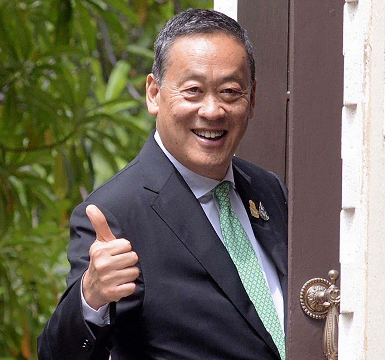 นายเศรษฐา ทวีสิน