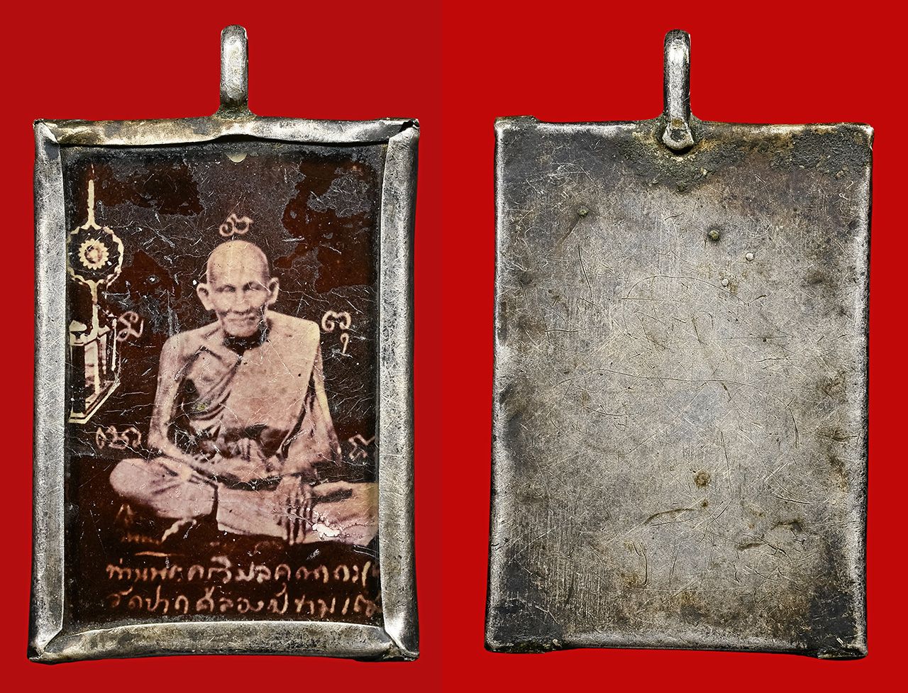 รูปถ่ายซีเปีย สะดุ้งกลับ อัดกระจก หลวงปู่ศุข วัดปากคลองมะขามเฒ่า ของ Mr.Ivan Kek.