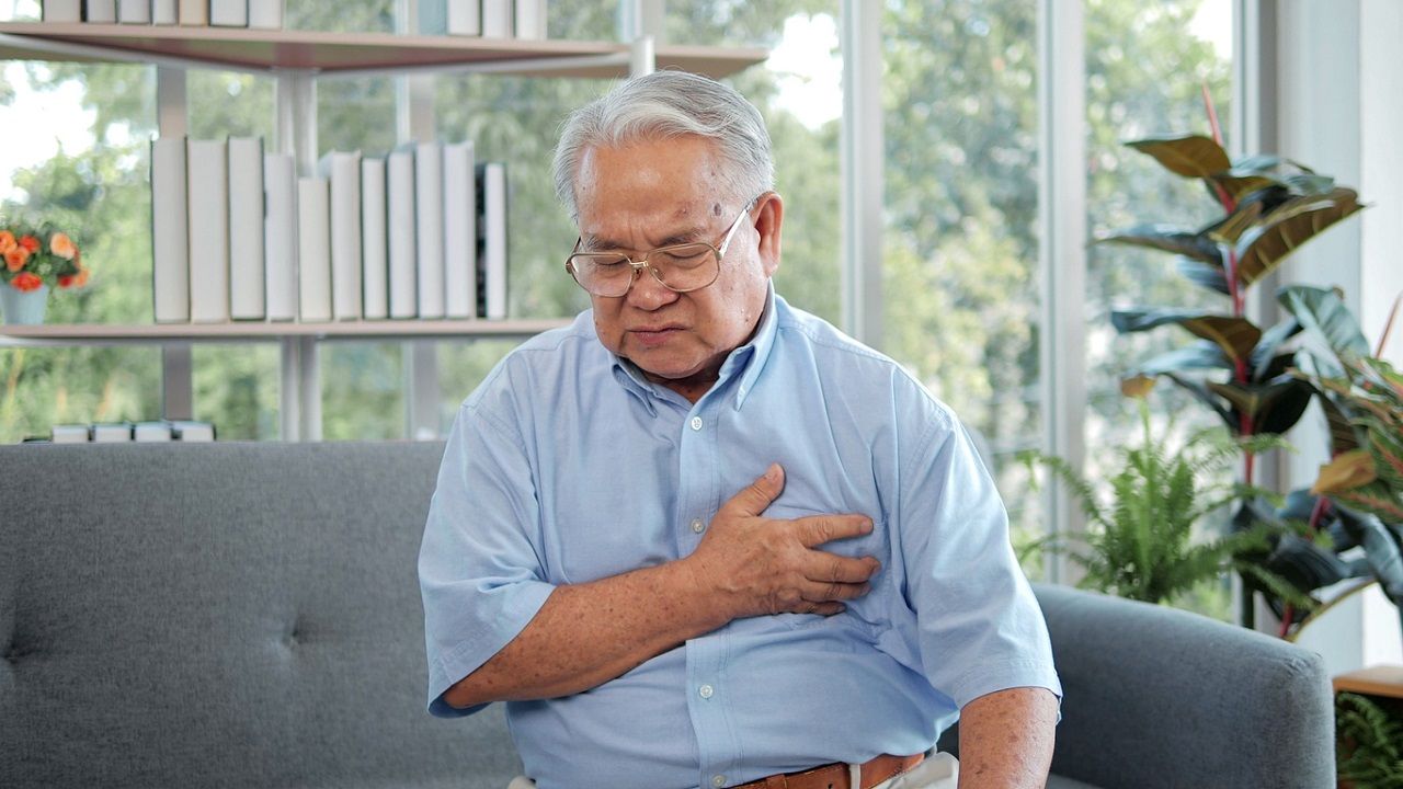 ผู้สูงวัย ผู้ที่นั่งท่าเดิมเป็นเวลานาน ผู้ป่วยติดเตียง ผู้ป่วยมะเร็ง คือกลุ่มเสี่ยงที่ต้องระวังการป่วยเป็นโรคหลอดเลือดอุดตัน