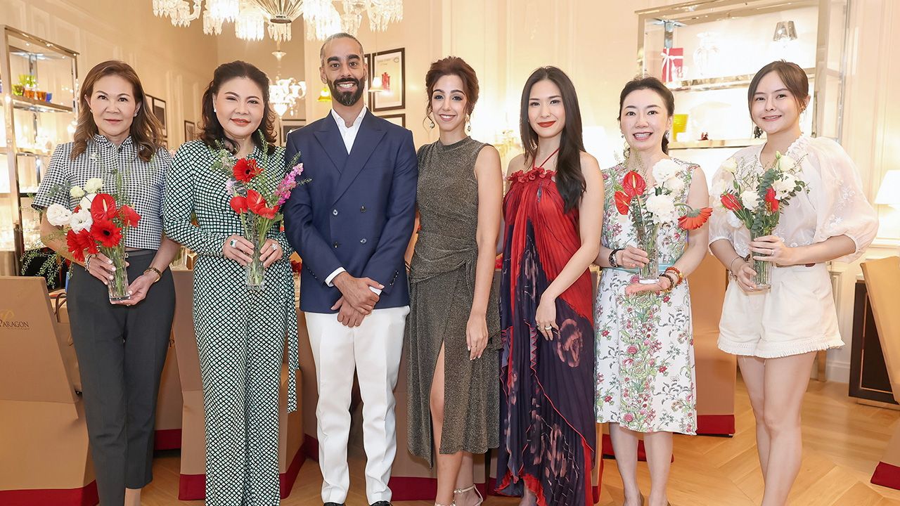 จัดดอกไม้ สันต์เทพ กัมบีร์ จัดงาน “Baccarat Floral Workshop Experience” กิจกรรมเวิร์กช็อปจัดดอกไม้ นำเสนอการจัดวางองค์ประกอบและความสวยงามของดอกไม้ในแจกันคริสตัลชั้นเลิศ โดยมี รพีพรรณ เหลืองอร่ามรัตน์ และ นันท์นพิน บรรเจิดรุ่งขจร มาร่วมงานด้วย ที่สยามพารากอน วันก่อน.