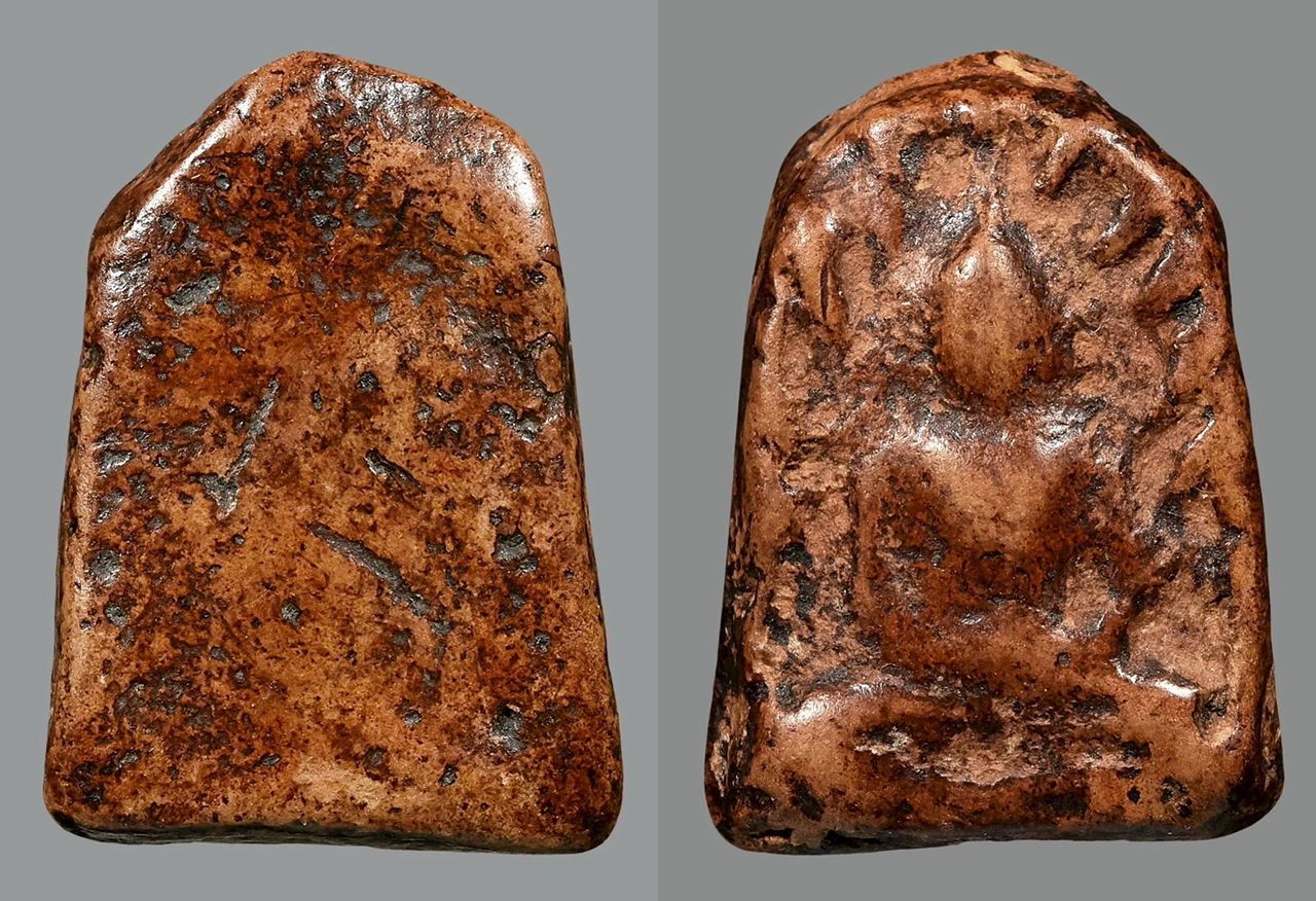 พระกำแพงซุ้มกอ พิมพ์เล็ก (พัดใบลาน) กรุ ลานทุ่งเศรษฐี ของทศพล ไหลสงวนนาม.