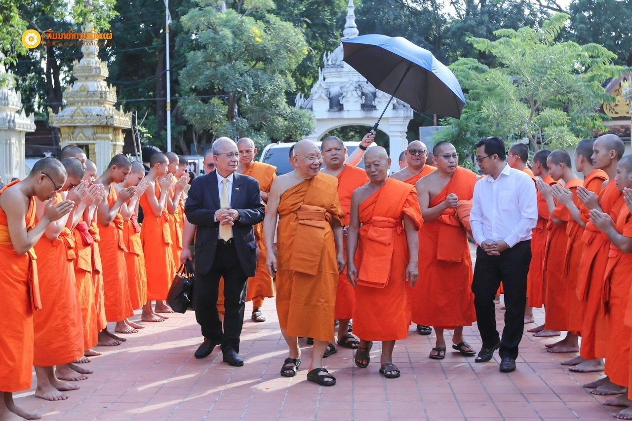 คณะสงฆ์ สปป.ลาว ร่วมถวายการต้อนรับ สมเด็จพระมหาธีราจารย์ (ปสฤทธิ์ เขมงฺกโร) กก.มหาเถรสมาคม/เจ้าอาวาสวัดพระเชตุพนฯ และที่ปรึกษาสูงสุด องค์การพุทธศาสนิกสัมพันธ์แห่งโลก (พ.ส.ล.)