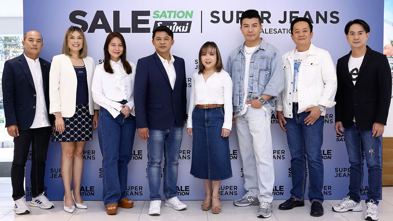 น่าซื้อมาก อรวรรณ ทิพย์สุวรรณพร และ นพดล พลายระหาญ จัดแคมเปญ “ROBINSON SALESATION” และ “ROBINSON SUPER JEANS #SALESATION” พร้อมโปรโมชันลดราคาสุดคุ้ม โดยมี นภิศ สุวรรณสาร และ ชื่นสุข ไกรปราบ มาร่วมงานด้วย ที่โรบินสัน พระราม 9 วันก่อน.