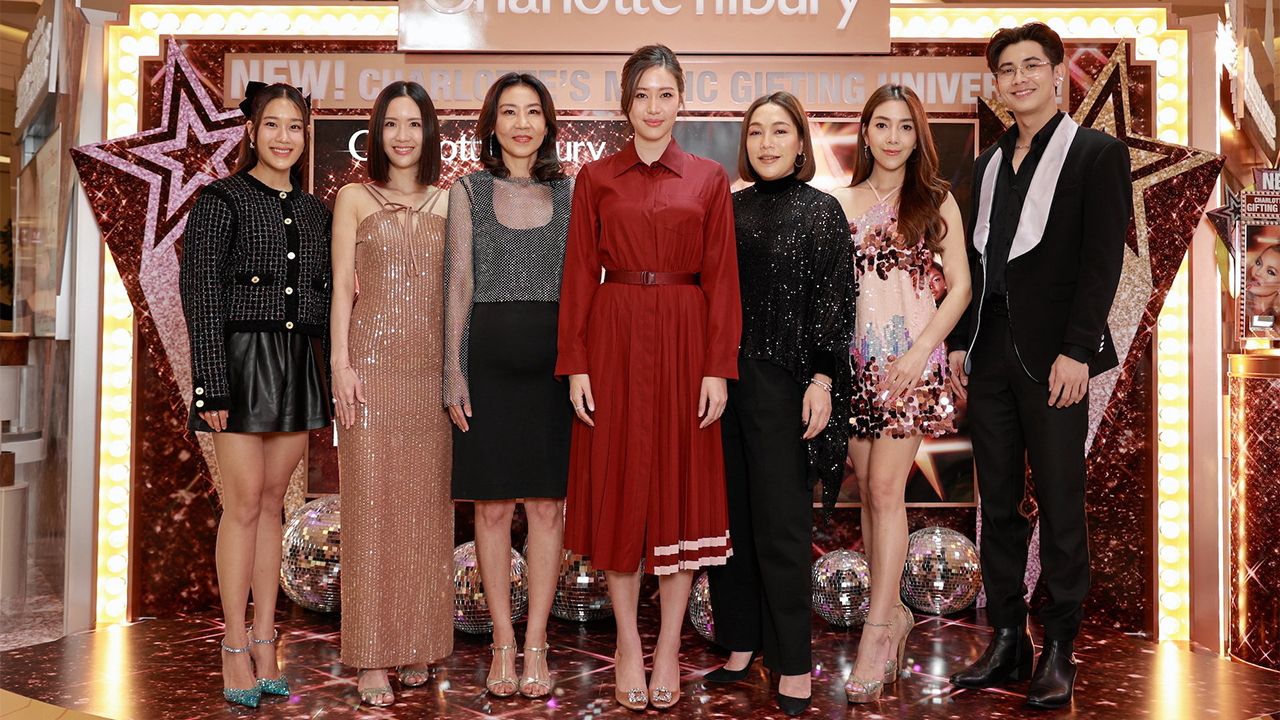 ทำให้เราสวย ไพลิน อัมพุช เปิดงาน CHARLOTTE TILBURY’S CLUB MAGIC ป๊อปอัปอีเวนต์สุดยิ่งใหญ่ประจำปี พร้อมเปิดตัวคอลเลกชันพิเศษ Holiday 2023 ของชาร์ลอต ทิลเบอรี่ โดยมี สุวรรณา สุขุมธนากุล และ วิริฒิพา ภักดีประสงค์ มาร่วมงานด้วย ที่สยามพารากอน วันก่อน.