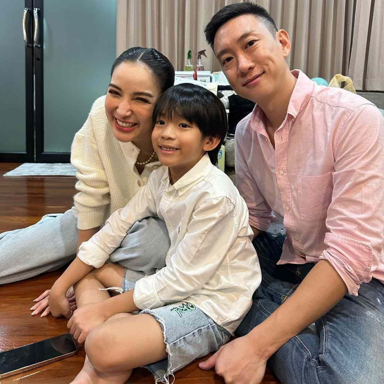 ภาพแรก 3 คนพ่อแม่ลูก หลังจากที่เบนซ์ได้รับอิสระภาพ 