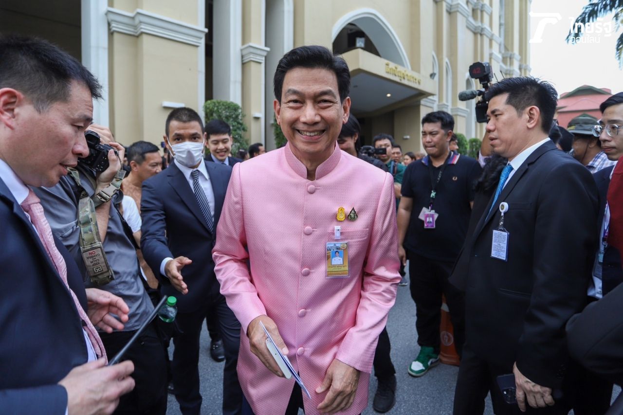 ปานปรีย์ พหิทธานุกร รองนายกรัฐมนตรีและรัฐมนตรีว่าการกระทรวงการต่างประเทศ